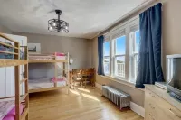 Enjoy Lakefront living with family! Các khách sạn ở Racine