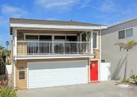 End-of-Summer Sale Newport Beach 3Br, Steps to Sand, Bikes, Balcony & Parking