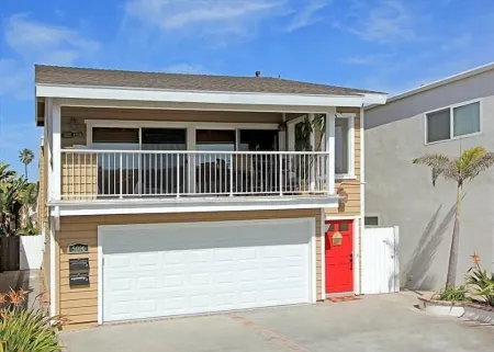 End-of-Summer Sale Newport Beach 3Br, Steps to Sand, Bikes, Balcony & Parking Отели рядом с достопримечательностью «Ньюпорт-Бич»