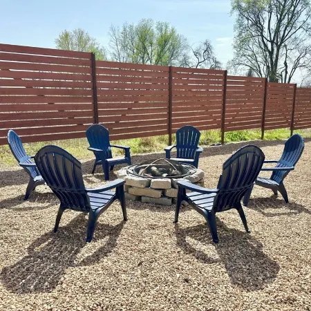 Private Hot tub, 1mi to Shangri La, next to Battlefield Par 3, & Walk to Lake