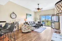 Dog Friendly bay front condo, shared pool and hot tub right next to the beach Hotels in Madeira Beach