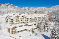 Mountain View and Outdoor Hot Tubs - Cozy Ski Retreat