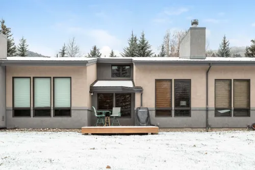 Cozy Mountain Residence with Golf Community Amenities - Inviting Retreat