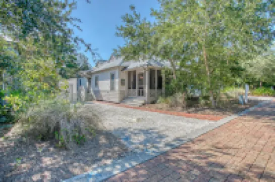 Steps to Beach and Resort Pool Access - Gorgeous Coastal Haven