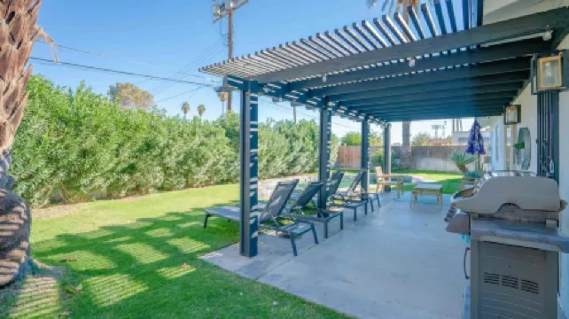 Pool and Spa. BBQ. Close to Coachella. EV Charger