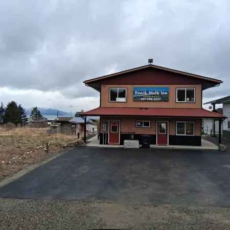 GLACIER SUITE, BEACH WALK INN, UPPER LEVEL UNITFEATURING HOMER'S FANTASTIC VIEW