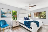 Beach Rd, 300ft to Beach Access & 500ft to Siesta Key Village, 2bdr