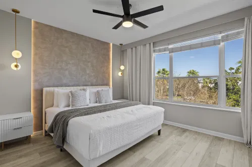 Spacious Family Retreat with Poolside Bar and Game Room - Charming Oasis Hoteles en Condado de Orange