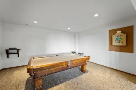 Stunning Lake Views and Premium Entertainment Amenities - Luxurious Haven