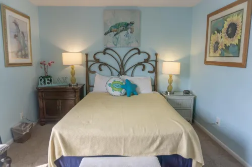 Charming Coastal Retreat with Stunning Sea Views and Pool - Delightful Haven