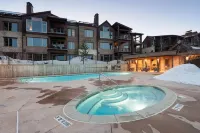 Private Hot Tub and Ski-in/Ski-Out Access - Gorgeous Mountain Retreat