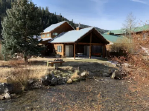 Riverfront Access and Cozy Charm - Tranquil Mountain Retreat
