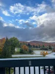 Ski Lift Access, Pool, Sauna, Hot Tub - Spacious Inviting Studio