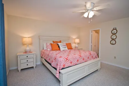 Oceanfront Paradise - WiFi, Netflix, Atatri, Smart TVs Отели в г. Эмералд Айл