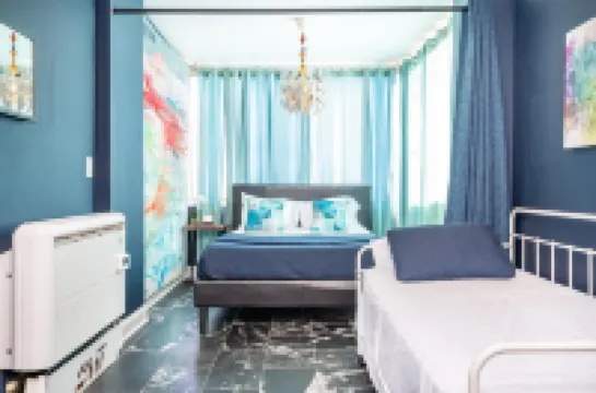 Charming Skyline Views and Cozy Living Space - Elegant City Retreat