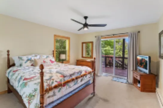 Expansive Views and Hot Tub Retreat - Charming Mountain Haven