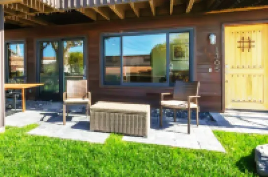 Modern Style with Enclosed Yard and Amenities - Charming Beachside Escape