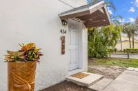 Steps to Beach and Vibrant Local Scene - Charming Coastal Retreat فنادق في جزيرة ميريت