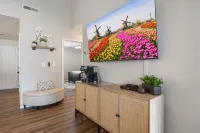 Access to Pools and Tennis Courts - Elegant Waterfront Escape