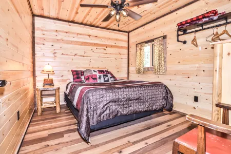 Fabulous Lake Views, Private Dock and Firepit - Stunning Private Cabin