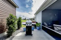 Tranquil Villa Retreat with Modern Comforts - Charming Getaway