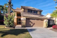 Villa with private pool, spa, outdoor kitchen, firepit, foosball, & lake access Hotels in Ahwatukee Foothills