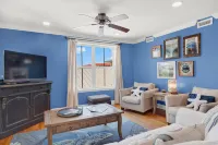 Heated Pool Access and Nautical Decor - Charming Island Retreat Tybee Island Marine Science Center 주변 호텔