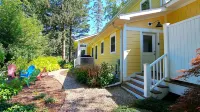 Spacious Screened Porch and Fire Pit - Charming Coastal Haven