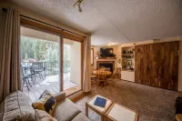 Ski-in/Ski-Out Access and Scenic Deck - Cozy Family Haven Hotels in Saint Mary's