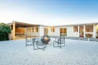 Hot Tub and Cowboy Tubs - Stunning Desert Oasis Retreat