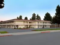 Super 8 by Wyndham San Jose Hotels near Strike Brewing Company