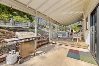 Cedar Sauna and Cozy Outdoor Retreat - Charming Oasis Hotels in Fayetteville