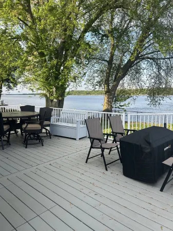 Fully Remodeled Riverfront home with private ramp and dock on Mississippi River