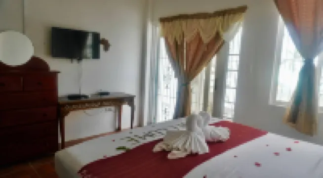 See Belize Waterside Sea View 2-Bedroom Apartment w Balcony, Pool & Deck, 2nd FL