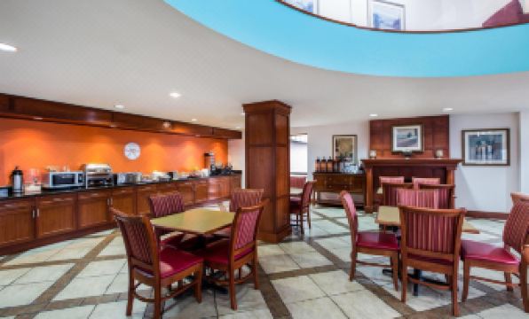 Howard Johnson by Wyndham Evansville East