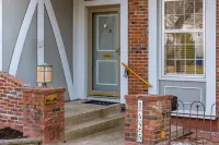 Fenced Backyard and Spacious Living Areas - Stylish Boho Escape 오버랜드파크 호텔