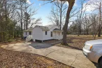 New! Introductory Rate! Modern 2-bedroom Retreat in MORA, great location!! Hotels near Boggins Heights