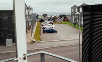 Delightful 2 Bedroom Apt - Balcony - Parking