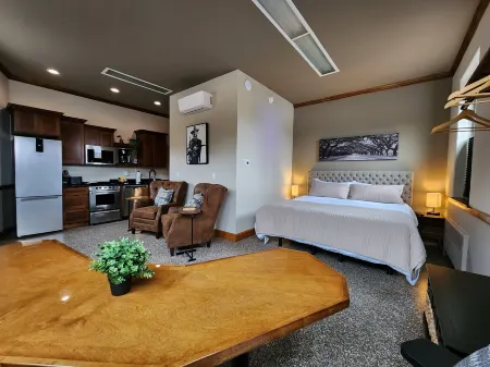The Lodge Luxury Suites Отели в г. Ханкок
