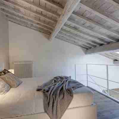 Mamo Florence - St. Elizabeth Tower Apartment Rooms