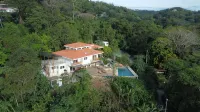 Casa Luna - Private Suites with Ocean View, Pool, AC, WiFi Hotels in 