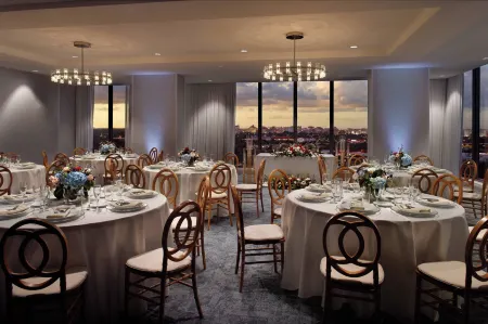 Courtyard by Marriott Miami Coconut Grove Отели рядом с достопримечательностью «Miami City Hall»