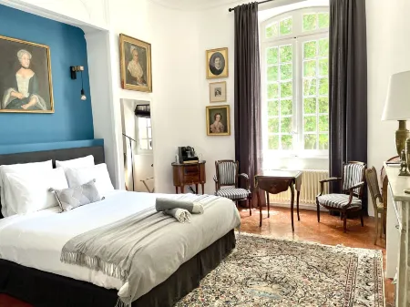 Château de Saint-Girons - Luxury Guest House in Provence Отели рядом с достопримечательностью «la Bastide du Jas de Bouffan»