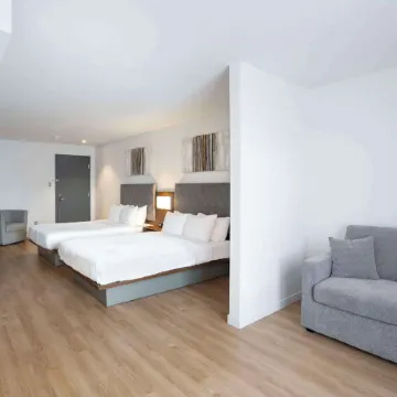 Quality Inn Отели рядом с достопримечательностью «Ле-Ривьер»