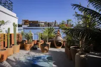 โรงแรมลอสอาแมนเตส โรงแรมใน