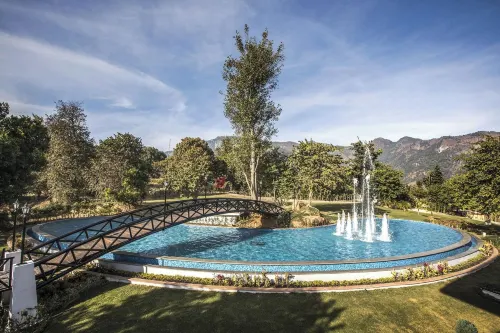 A majestic and luxurious villa overlooking the Ganges