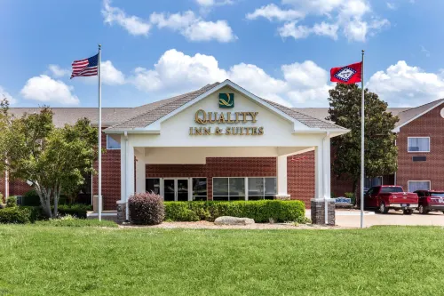 Quality Inn & Suites Mountain Home North Hotels in Baxter County