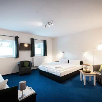 Arcade Hotel & Hostel Hamburg Отели рядом с достопримечательностью «Станция метро "Шиппельсвег"»