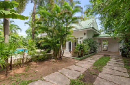 Baan Chanchai Hotels in Hua Thanon Beach