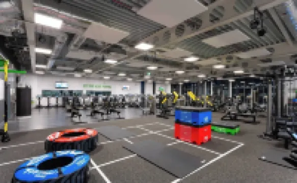 Entire 2 Bedroom House 7m To Station